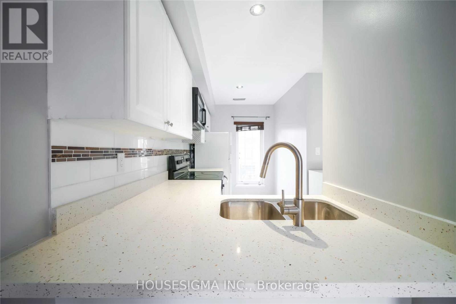 21 - 80 Strathaven Drive, Mississauga, Ontario  L5R 3V9 - Photo 8 - W12179540