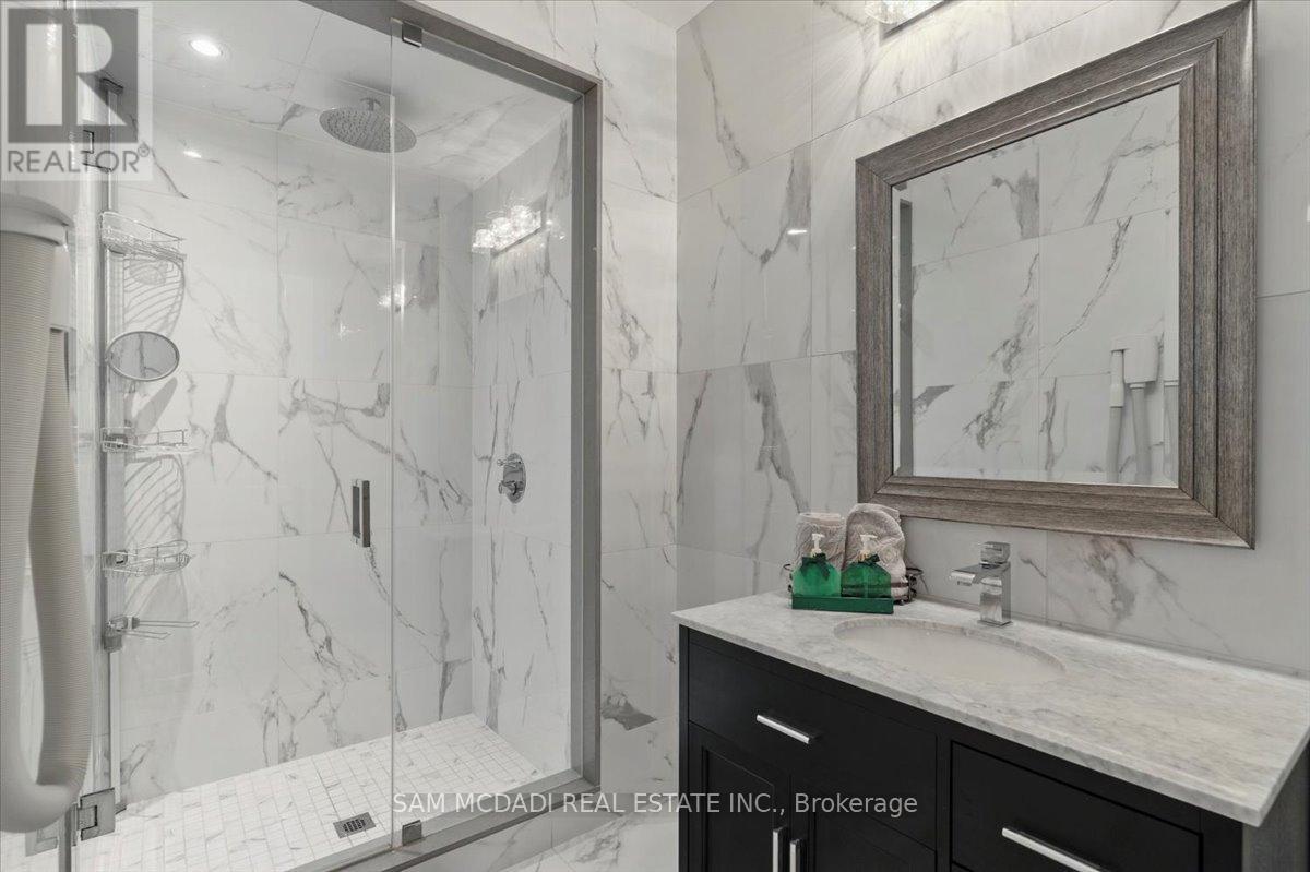 883 Parkland Avenue, Mississauga, Ontario  L5H 3G6 - Photo 43 - W12179552