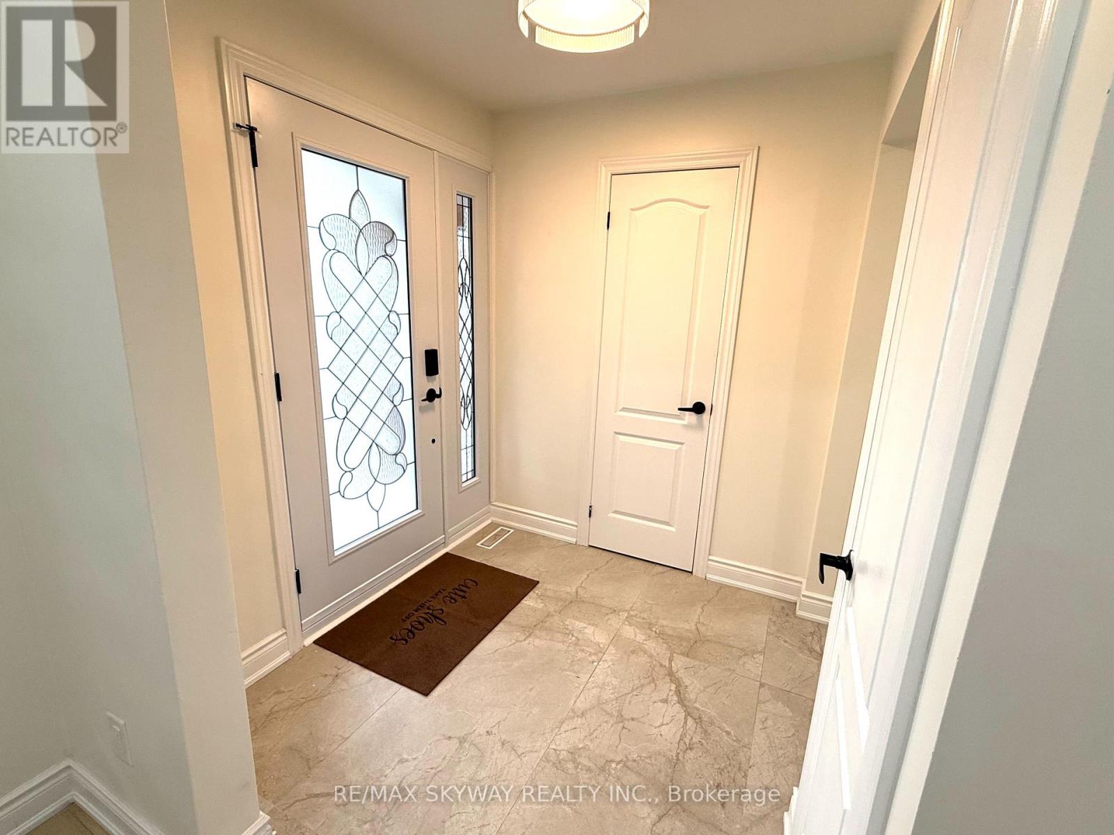 7461 Netherwood Road, Mississauga (Malton), Ontario  L4T 2N7 - Photo 4 - W12179565