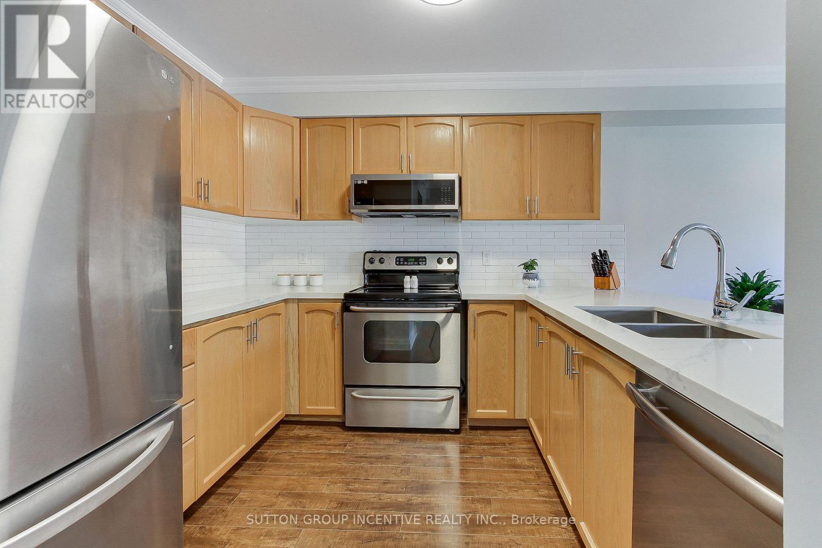 162 Fairwood Drive, Georgina, Ontario  L4P 3Y3 - Photo 12 - N12179490