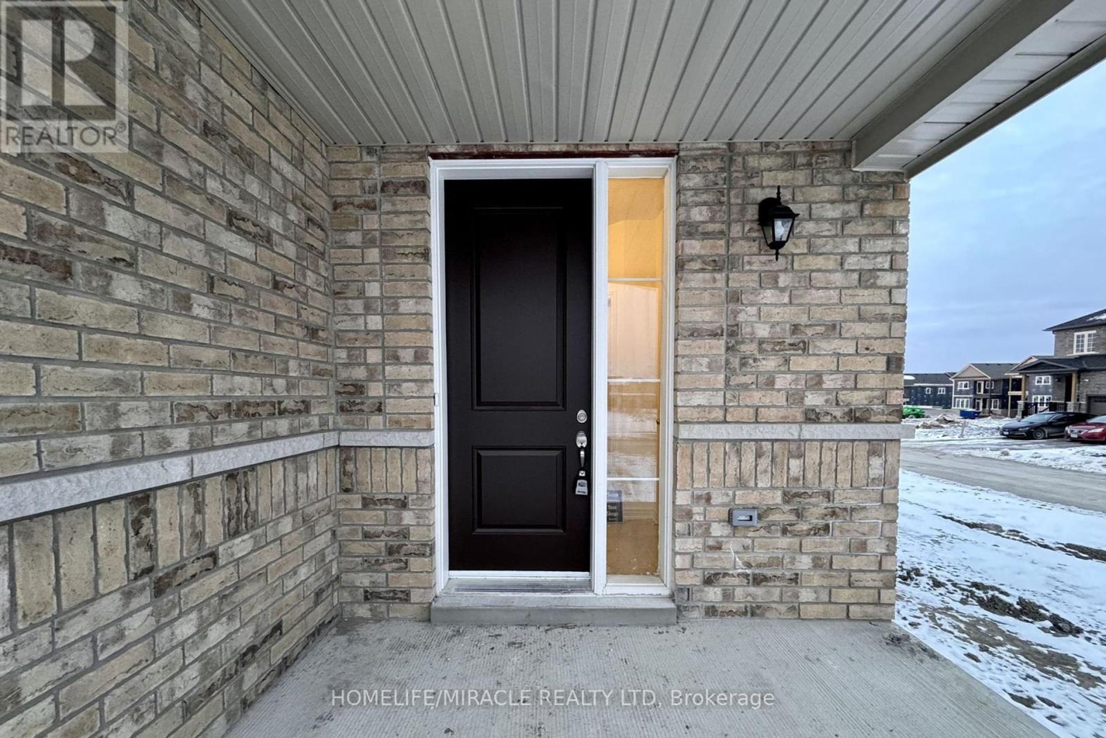 916 Bamford Terrace, Peterborough North, Ontario  K9K 0G3 - Photo 2 - X12179413