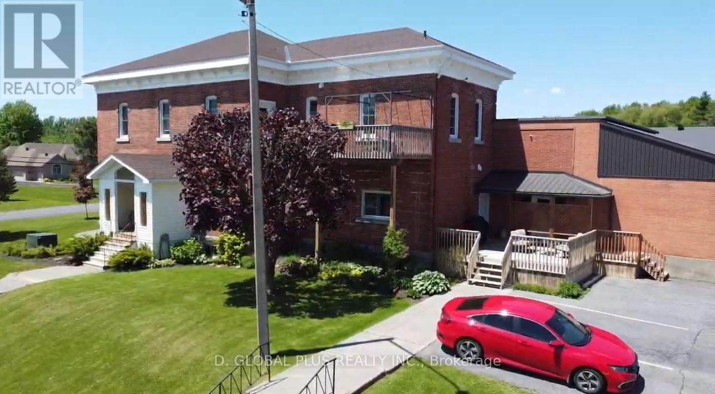 6723 Purcell Road, South Glengarry, Ontario  K6H 7T6 - Photo 2 - X12177804