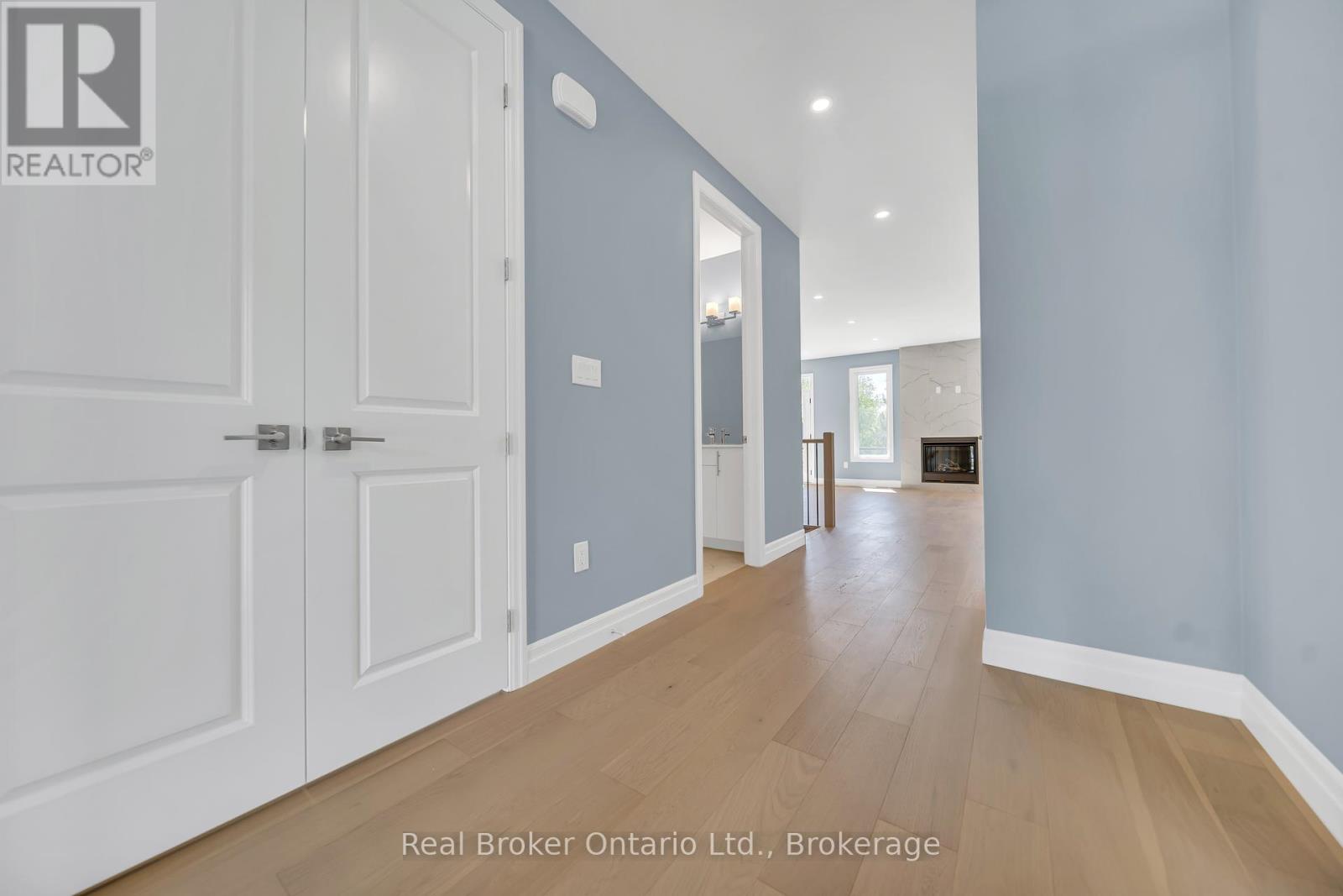 8357 Goosemarsh Line, Lambton Shores, Ontario  N0M 1T0 - Photo 11 - X12179611