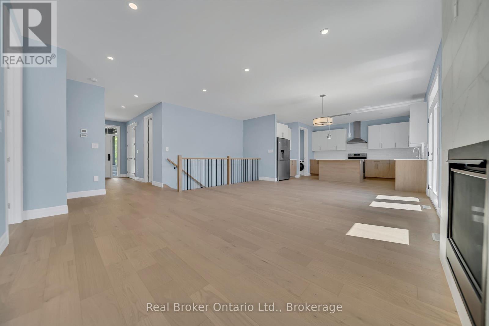 8357 Goosemarsh Line, Lambton Shores, Ontario  N0M 1T0 - Photo 16 - X12179611