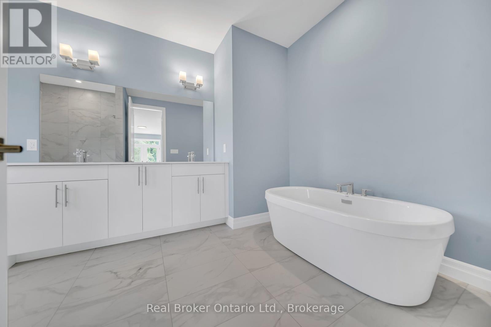 8357 Goosemarsh Line, Lambton Shores, Ontario  N0M 1T0 - Photo 28 - X12179611