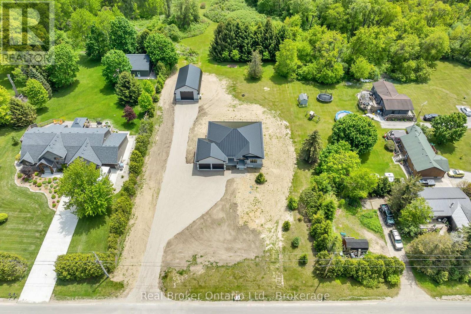 8357 Goosemarsh Line, Lambton Shores, Ontario  N0M 1T0 - Photo 3 - X12179611