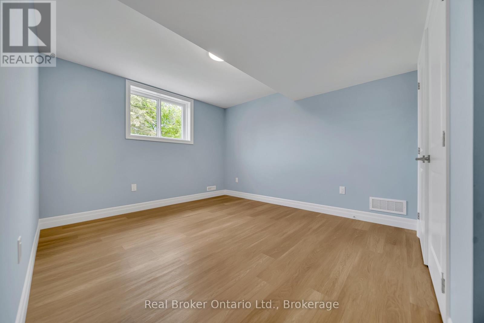 8357 Goosemarsh Line, Lambton Shores, Ontario  N0M 1T0 - Photo 35 - X12179611