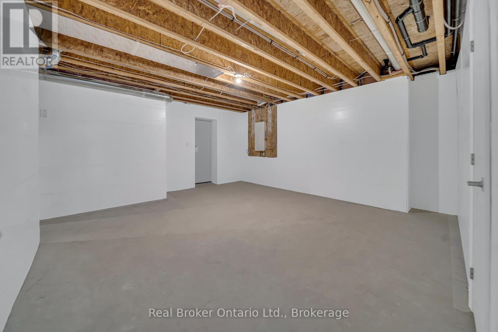8357 Goosemarsh Line, Lambton Shores, Ontario  N0M 1T0 - Photo 39 - X12179611