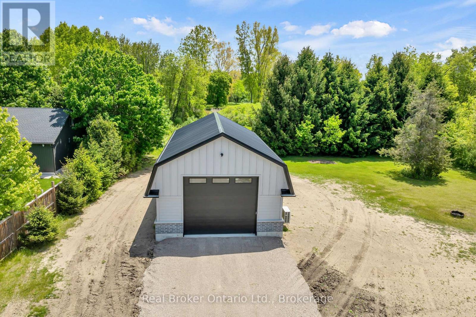 8357 Goosemarsh Line, Lambton Shores, Ontario  N0M 1T0 - Photo 45 - X12179611