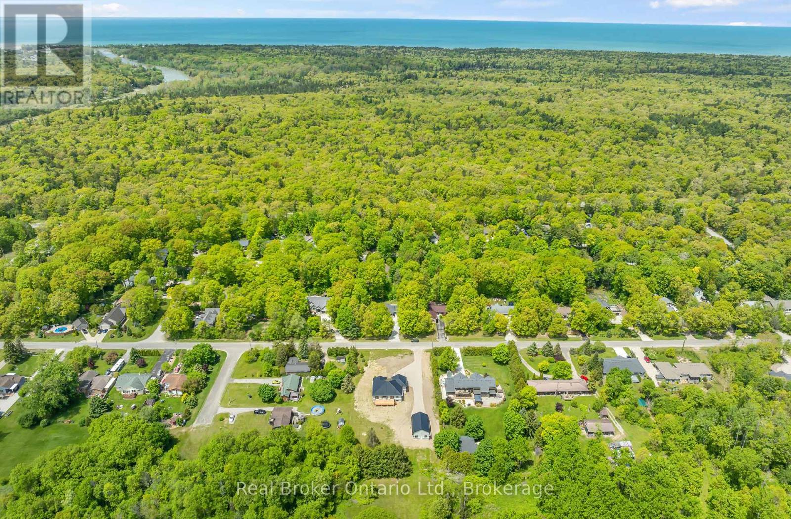 8357 Goosemarsh Line, Lambton Shores, Ontario  N0M 1T0 - Photo 48 - X12179611