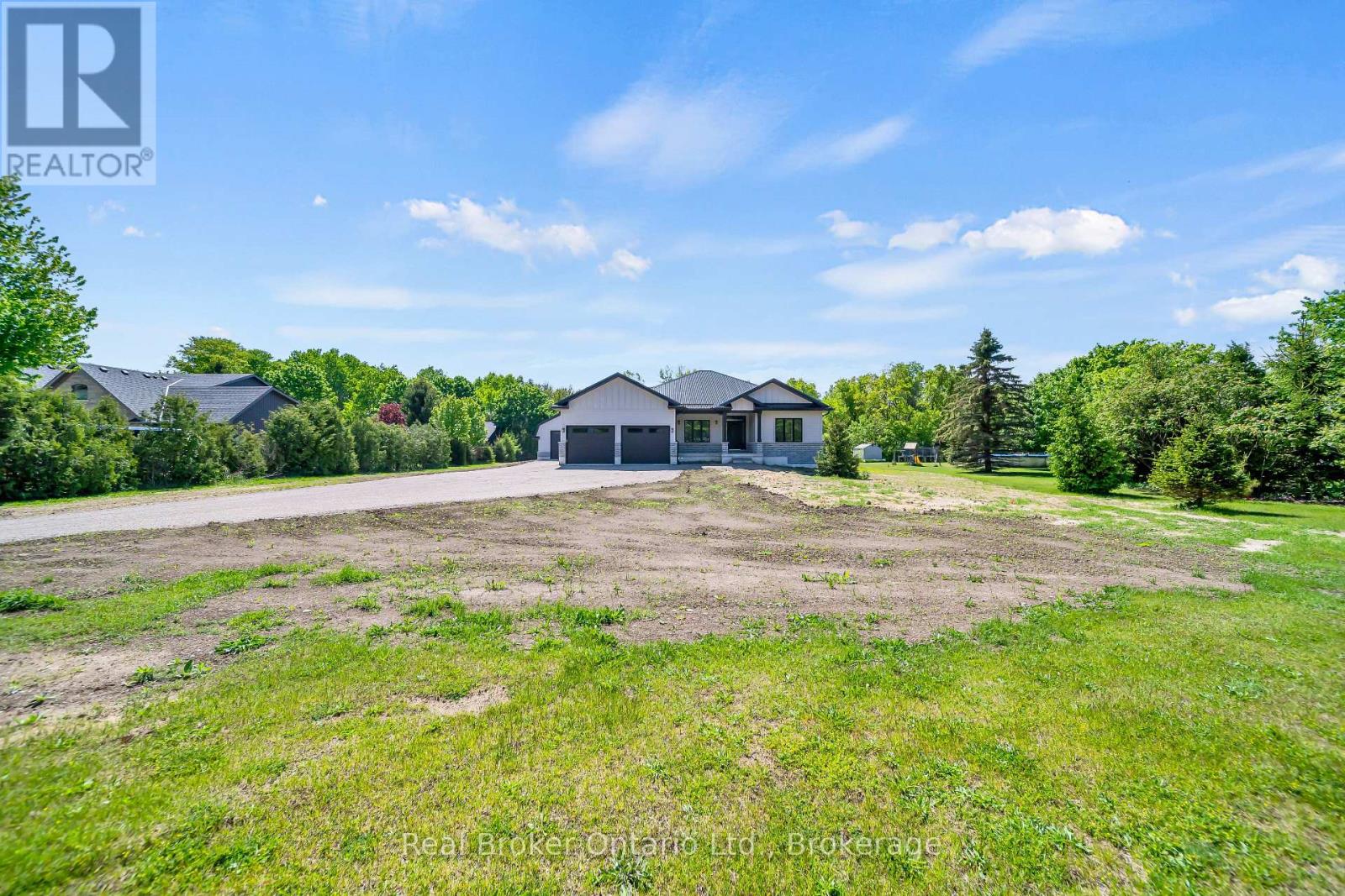 8357 Goosemarsh Line, Lambton Shores, Ontario  N0M 1T0 - Photo 5 - X12179611