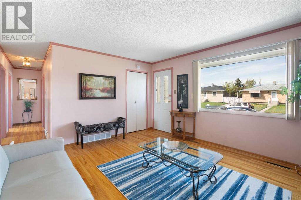 2228 41 Street Se, Calgary, Alberta  T2B 1C7 - Photo 6 - A2220611
