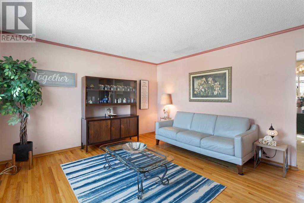 2228 41 Street Se, Calgary, Alberta  T2B 1C7 - Photo 4 - A2220611