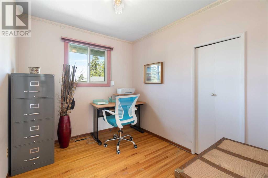 2228 41 Street Se, Calgary, Alberta  T2B 1C7 - Photo 9 - A2220611