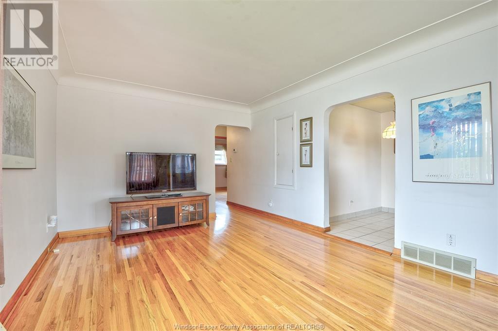 615 Giles West, Windsor, Ontario  N9A 6H9 - Photo 15 - 25013399