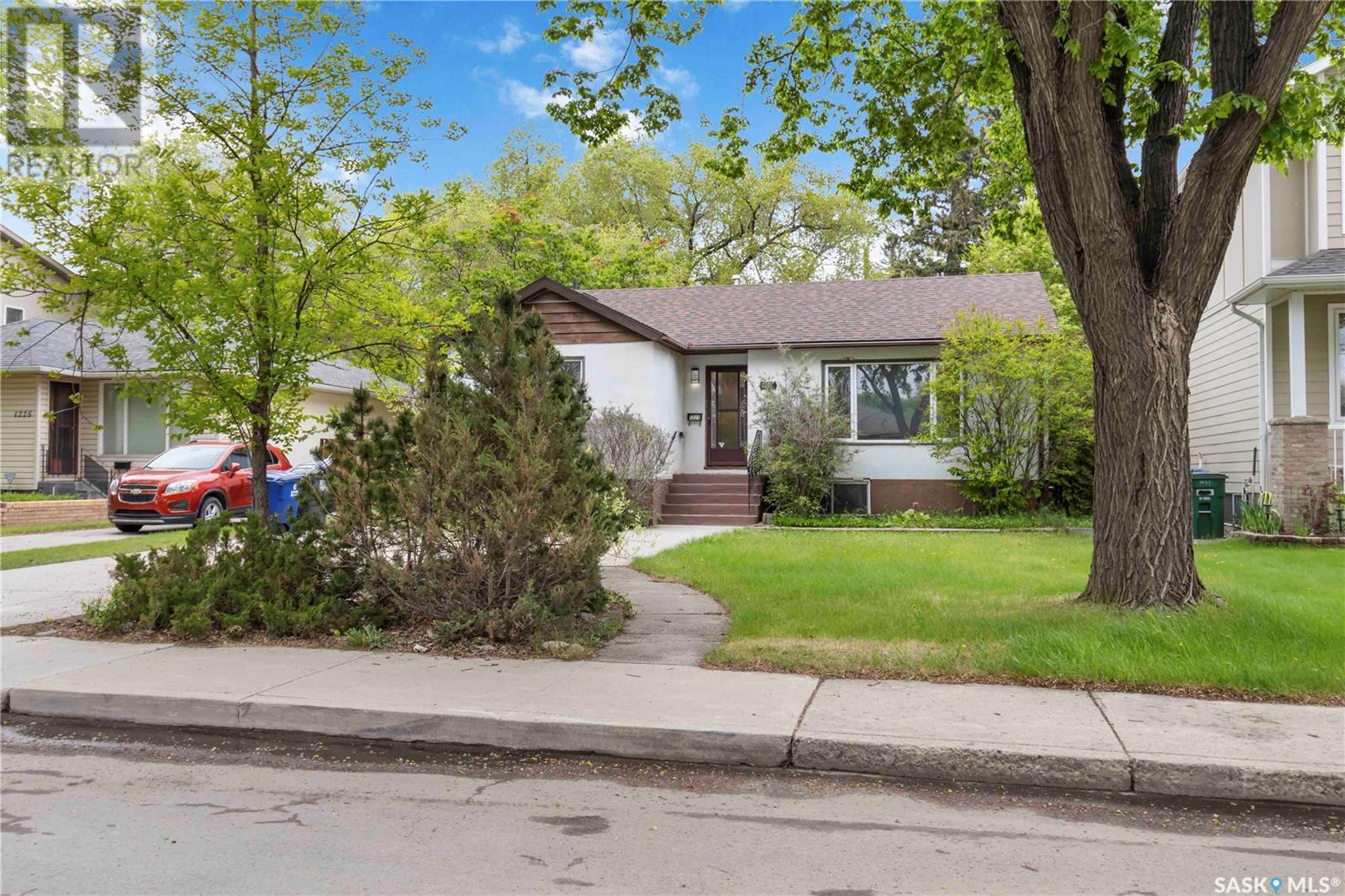 1229 9th STREET E, Saskatoon, Saskatchewan