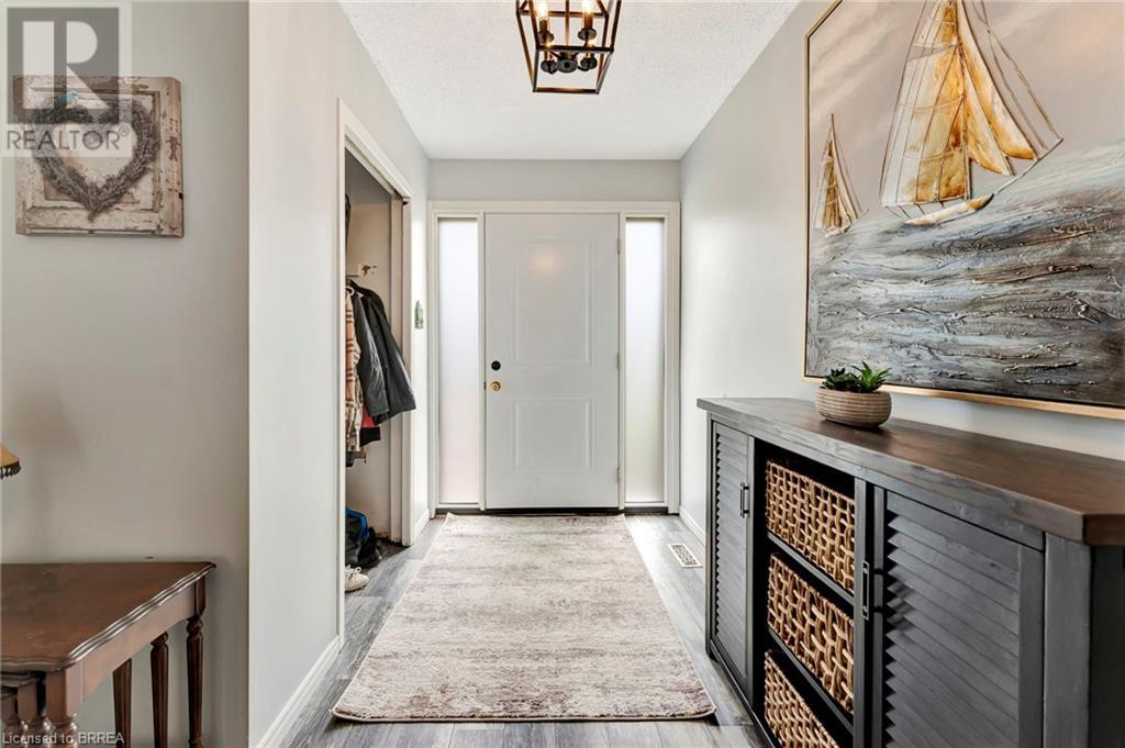 Property at 25 TRILLIUM Way image 3
