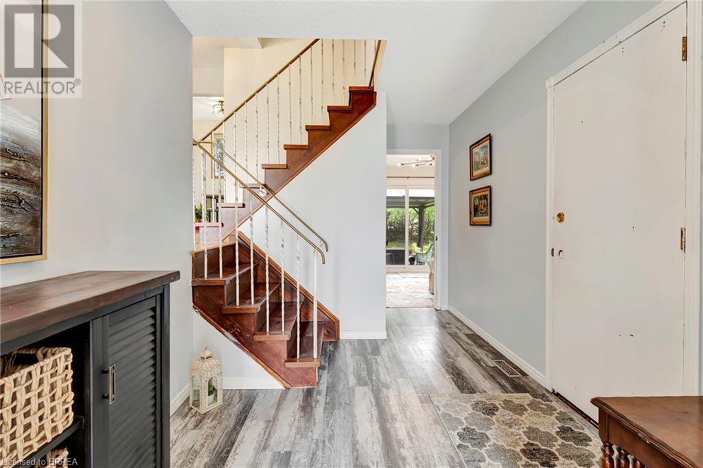 Property at 25 TRILLIUM Way image 4