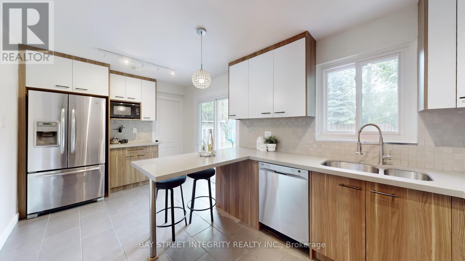 6 Queenscourt Drive, Toronto, Ontario  M1T 2J5 - Photo 9 - E12179600