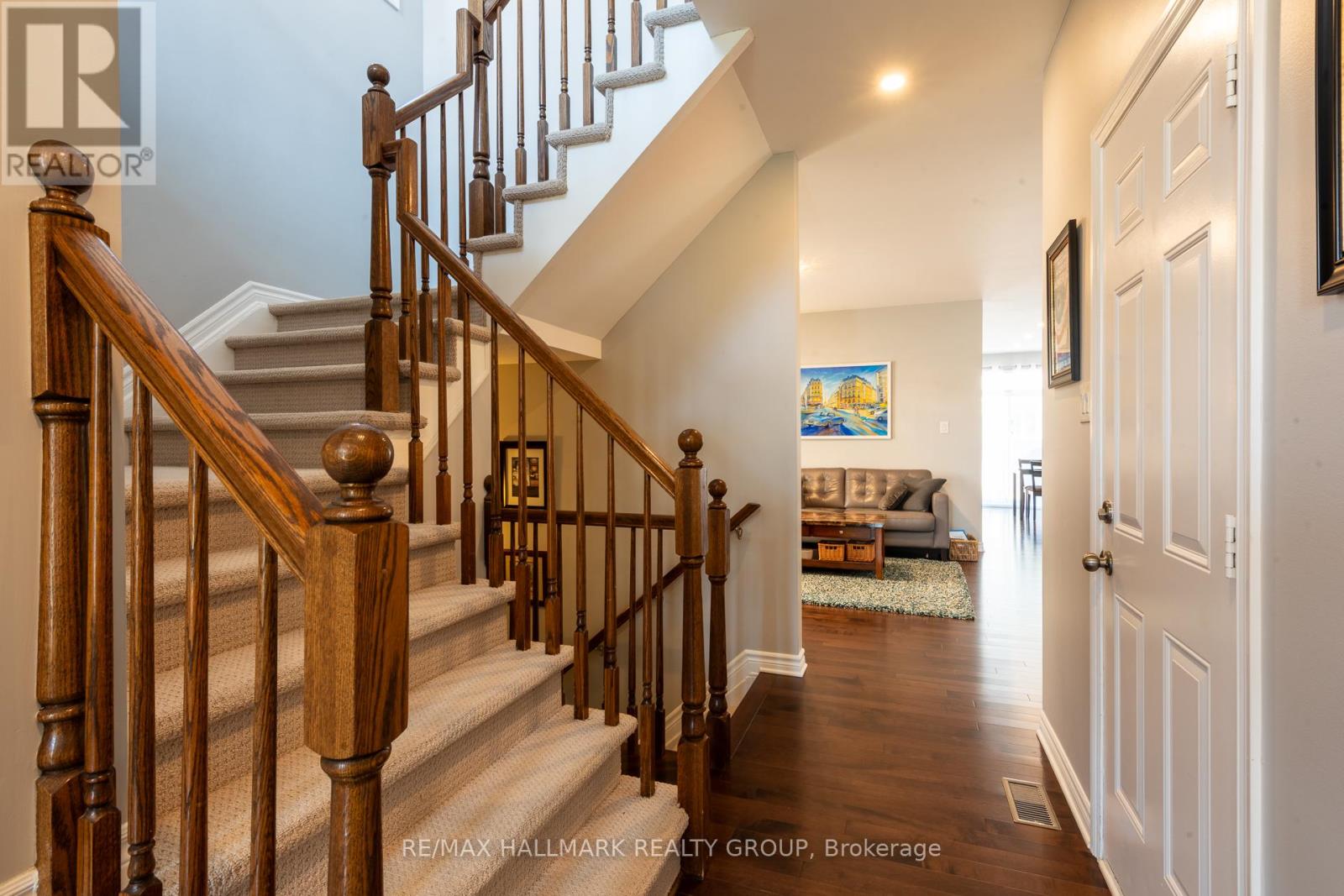 217 Fountainhead Drive, Ottawa, Ontario  K1W 0C2 - Photo 5 - X12129800