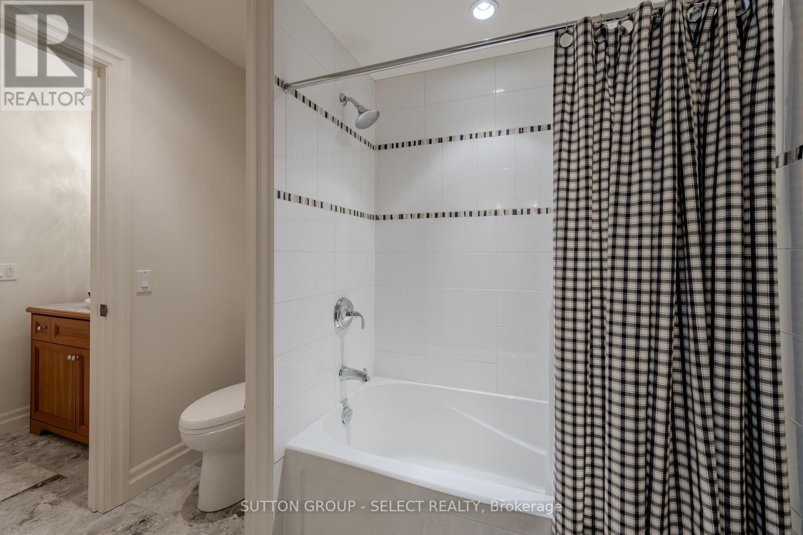613 Eagletrace Drive, London North (North R), Ontario  N6G 0E8 - Photo 32 - X12179786
