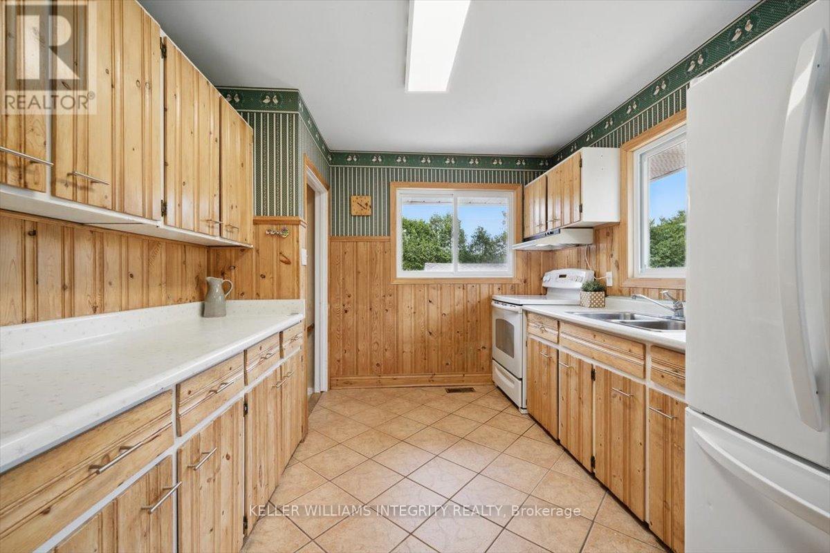 3328 Elizabeth Street, Ottawa, Ontario  K0A 2W0 - Photo 10 - X12179667