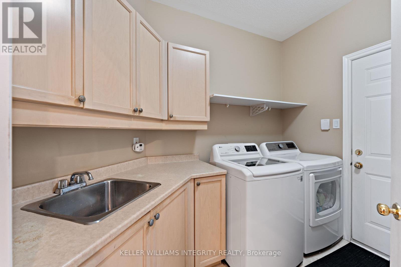 576 Devonwood Circle, Ottawa, Ontario  K1T 4E6 - Photo 13 - X12179688