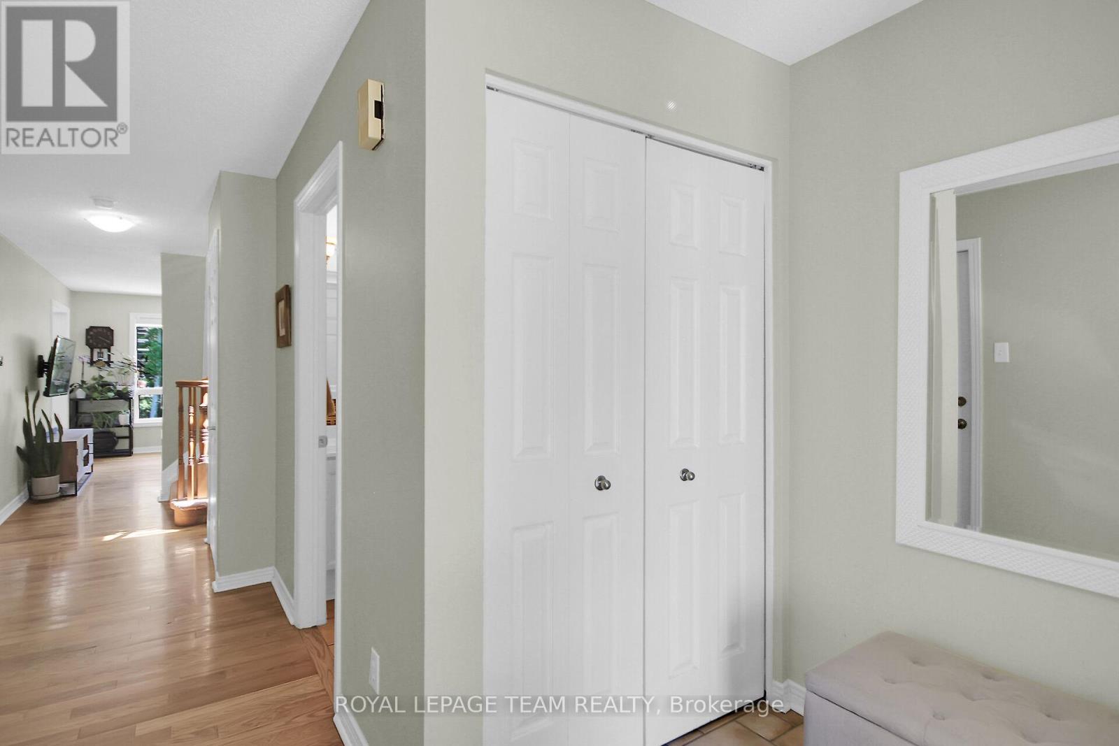 67 Kathleen Crescent, Ottawa, Ontario  K2S 1L8 - Photo 5 - X12179768