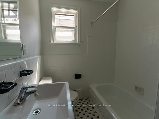 B - 2491 Dufferin Street, Toronto (Briar Hill-Belgravia), Ontario  M6B 3P9 - Photo 5 - W12179575