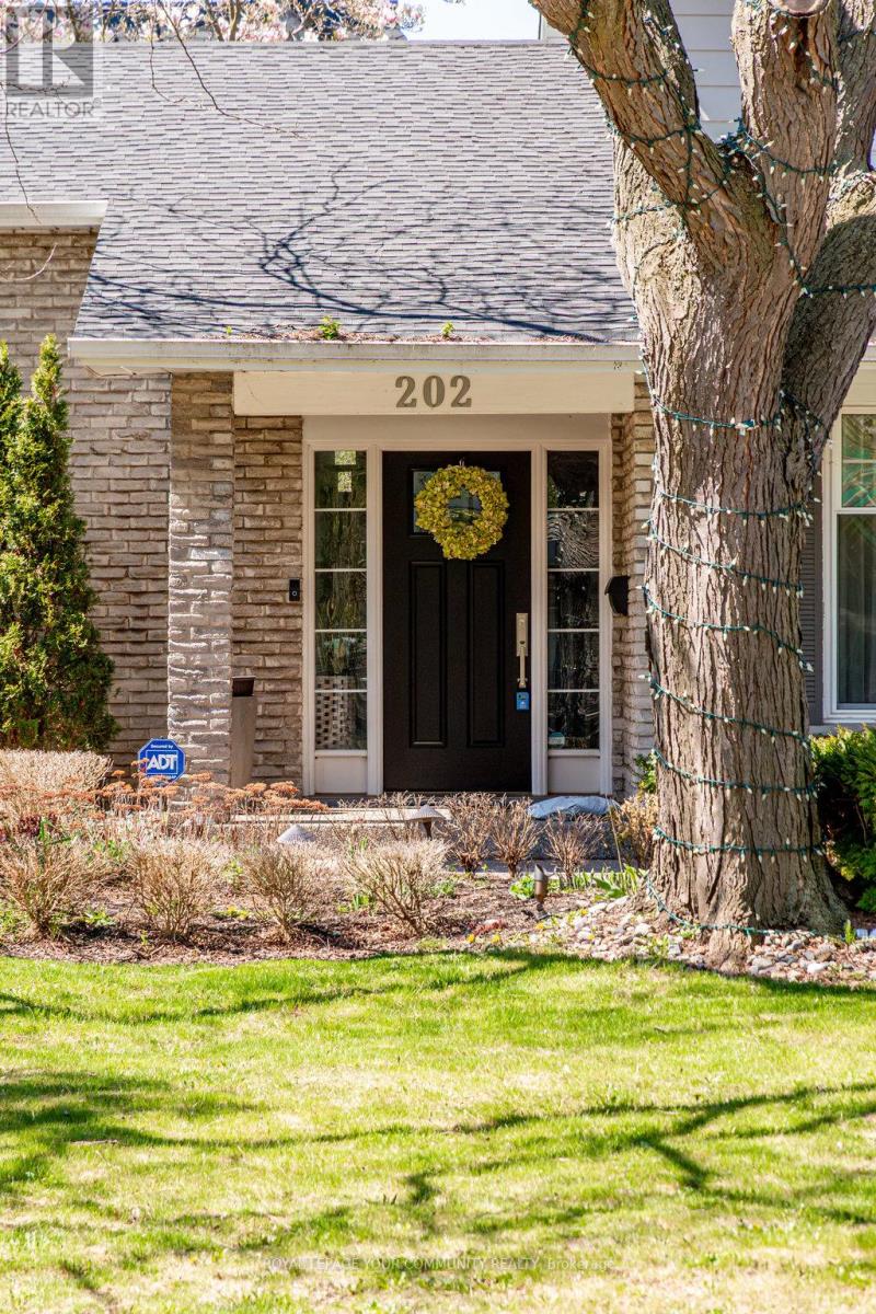 202 Willowridge Court, Oakville (Sw Southwest), Ontario  L6L 5J2 - Photo 3 - W12179576