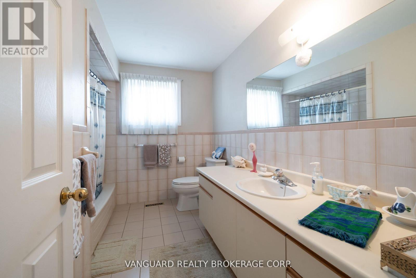 5 Norris Place, Toronto, Ontario  M9M 1K6 - Photo 22 - W12179614