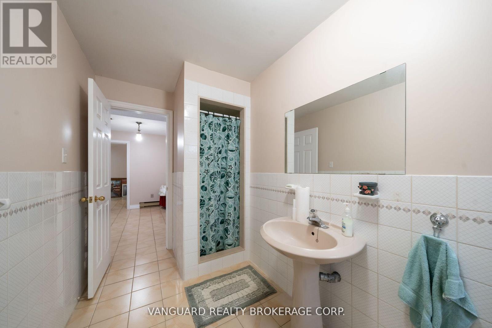 5 Norris Place, Toronto, Ontario  M9M 1K6 - Photo 28 - W12179614