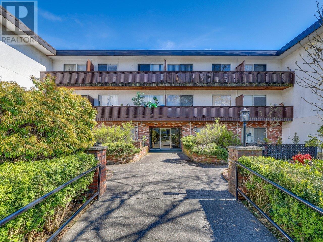 203 910 Fifth Avenue, New Westminster, British Columbia  V3M 1Y2 - Photo 2 - R3007942