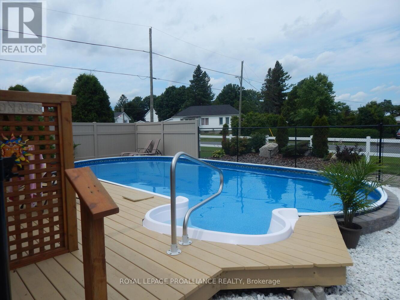 26 LAKEVIEW DRIVE South Dundas