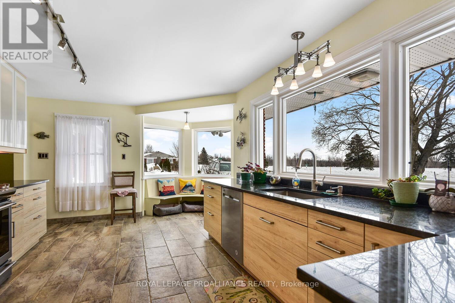 26 LAKEVIEW DRIVE South Dundas