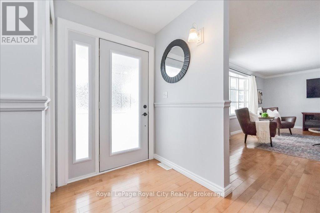 15 Wellington Drive, Centre Wellington, Ontario  N0B 1J0 - Photo 8 - X12179687