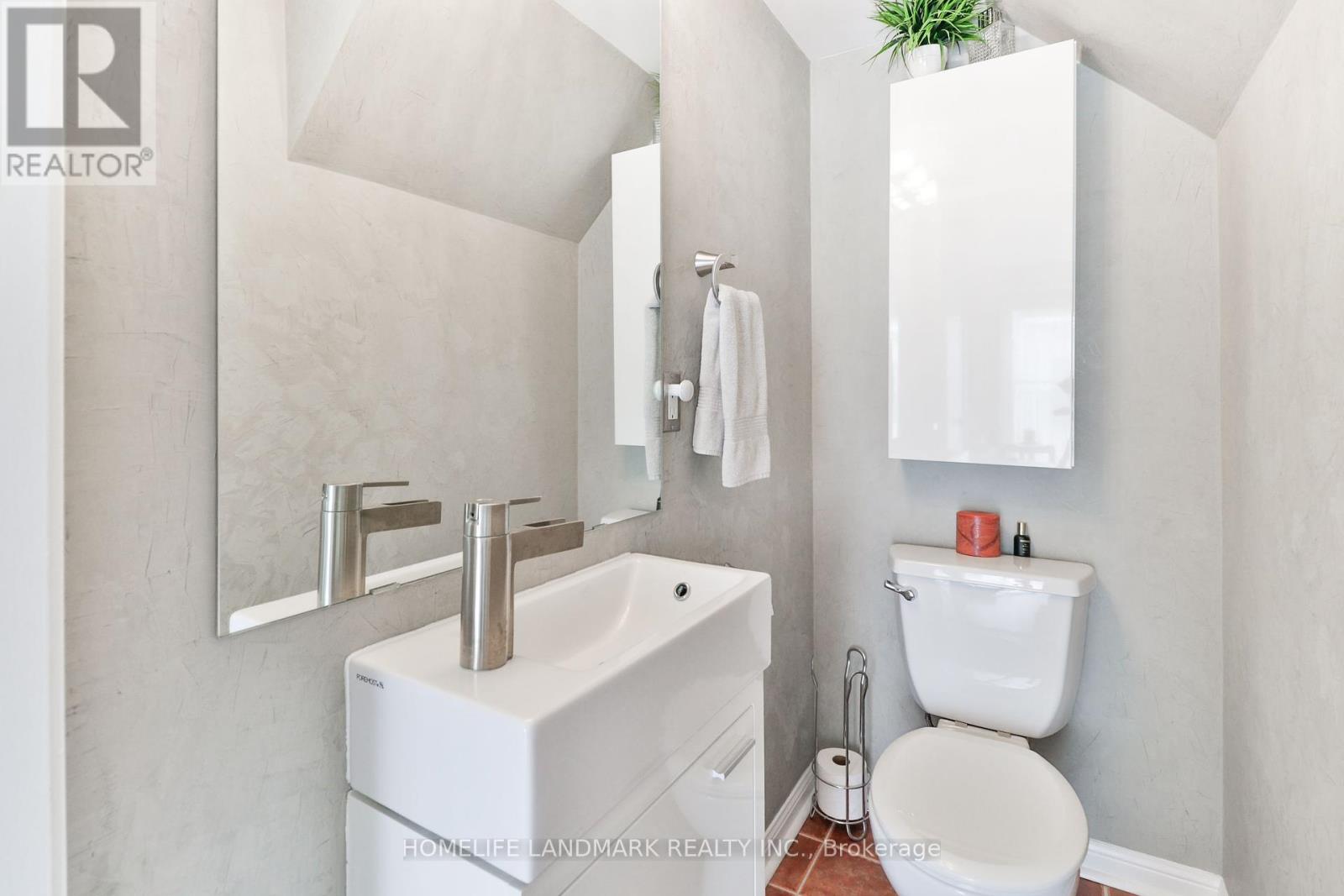 1521 - 26 Laidlaw Street, Toronto, Ontario  M6K 1X2 - Photo 11 - W12149391
