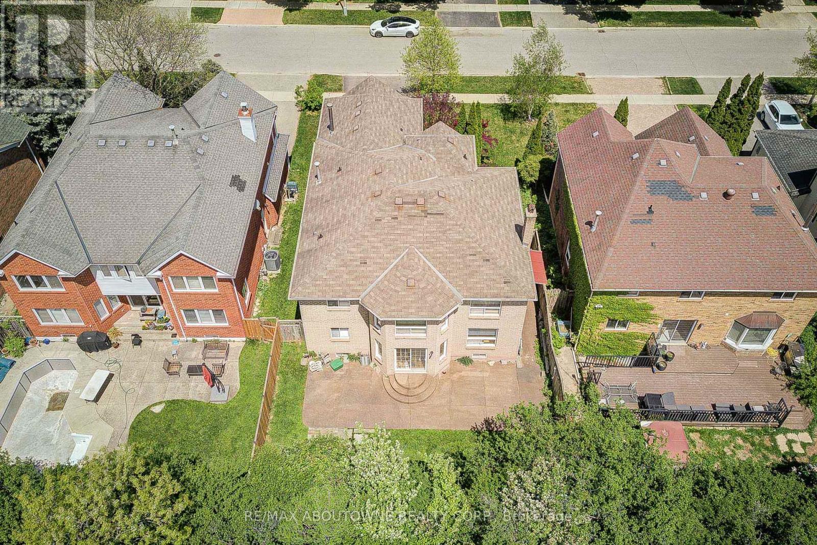 318 Northwood Drive, Oakville, Ontario  L6M 1M7 - Photo 13 - W12178879