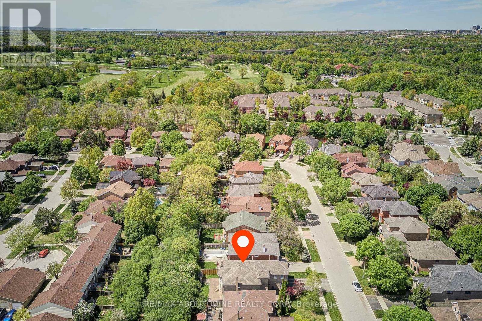 318 Northwood Drive, Oakville, Ontario  L6M 1M7 - Photo 6 - W12178879