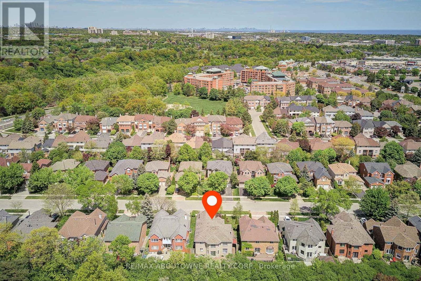 318 Northwood Drive, Oakville, Ontario  L6M 1M7 - Photo 7 - W12178879