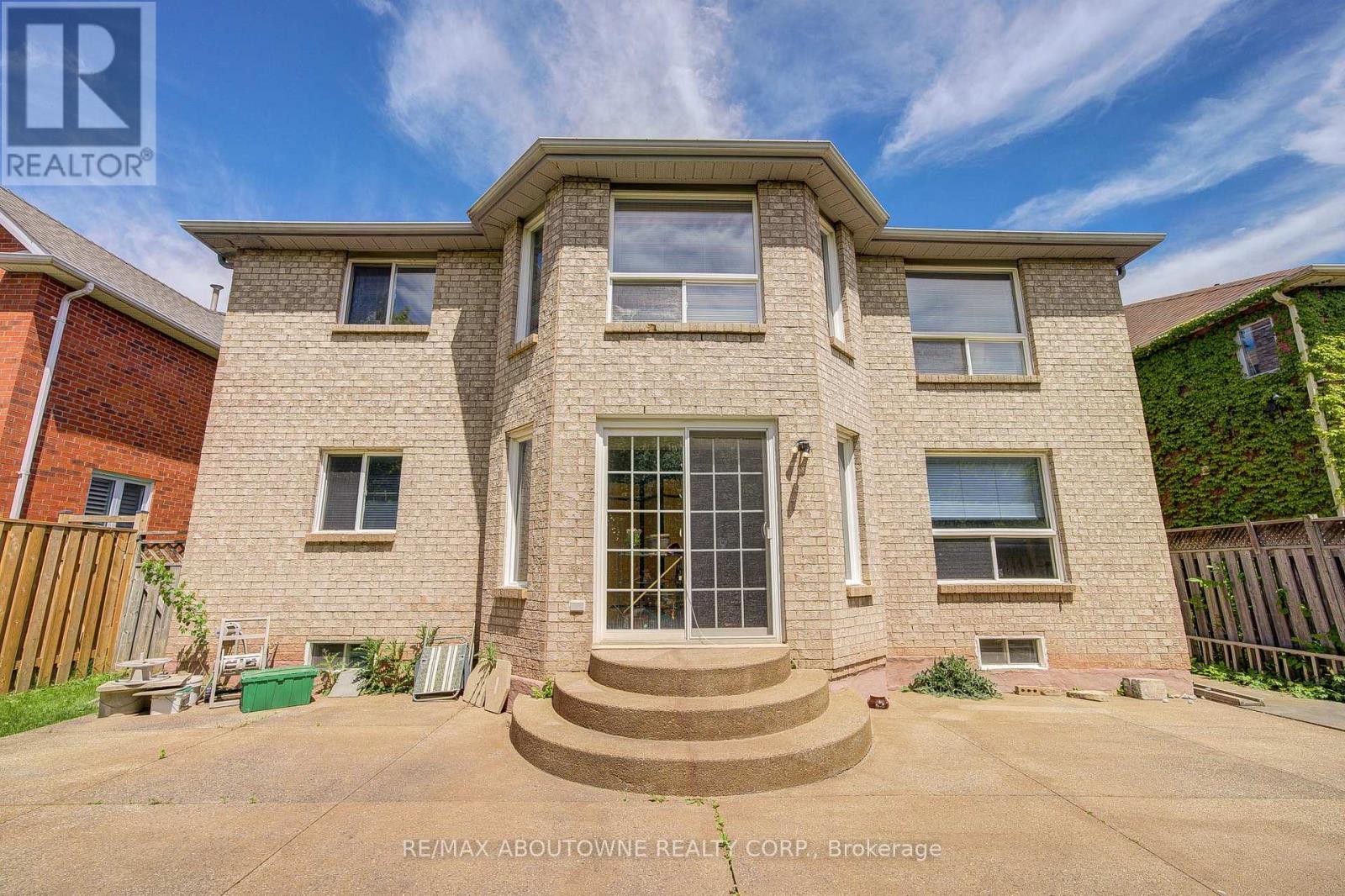 318 Northwood Drive, Oakville, Ontario  L6M 1M7 - Photo 19 - W12178879