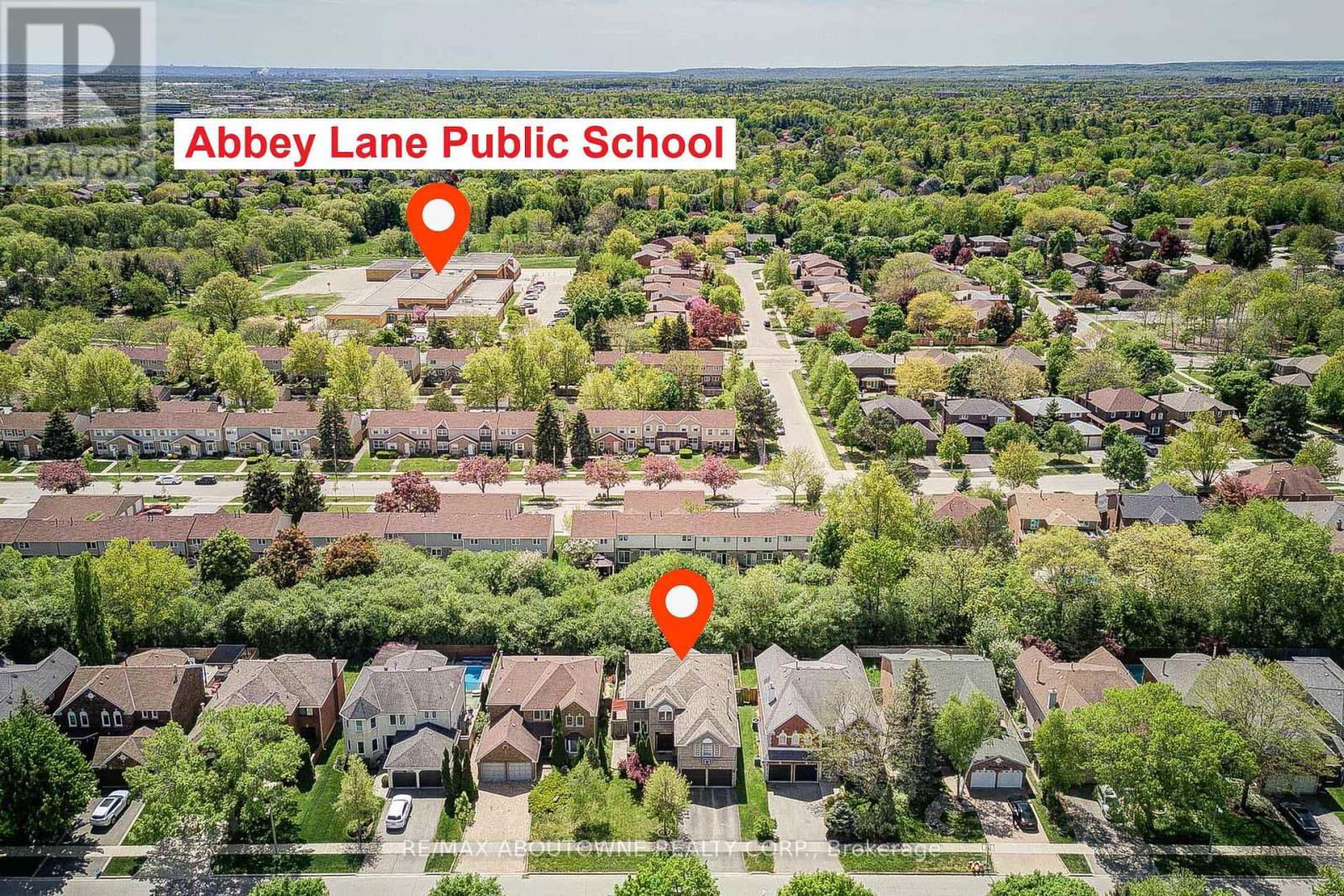 318 Northwood Drive, Oakville, Ontario  L6M 1M7 - Photo 5 - W12178879