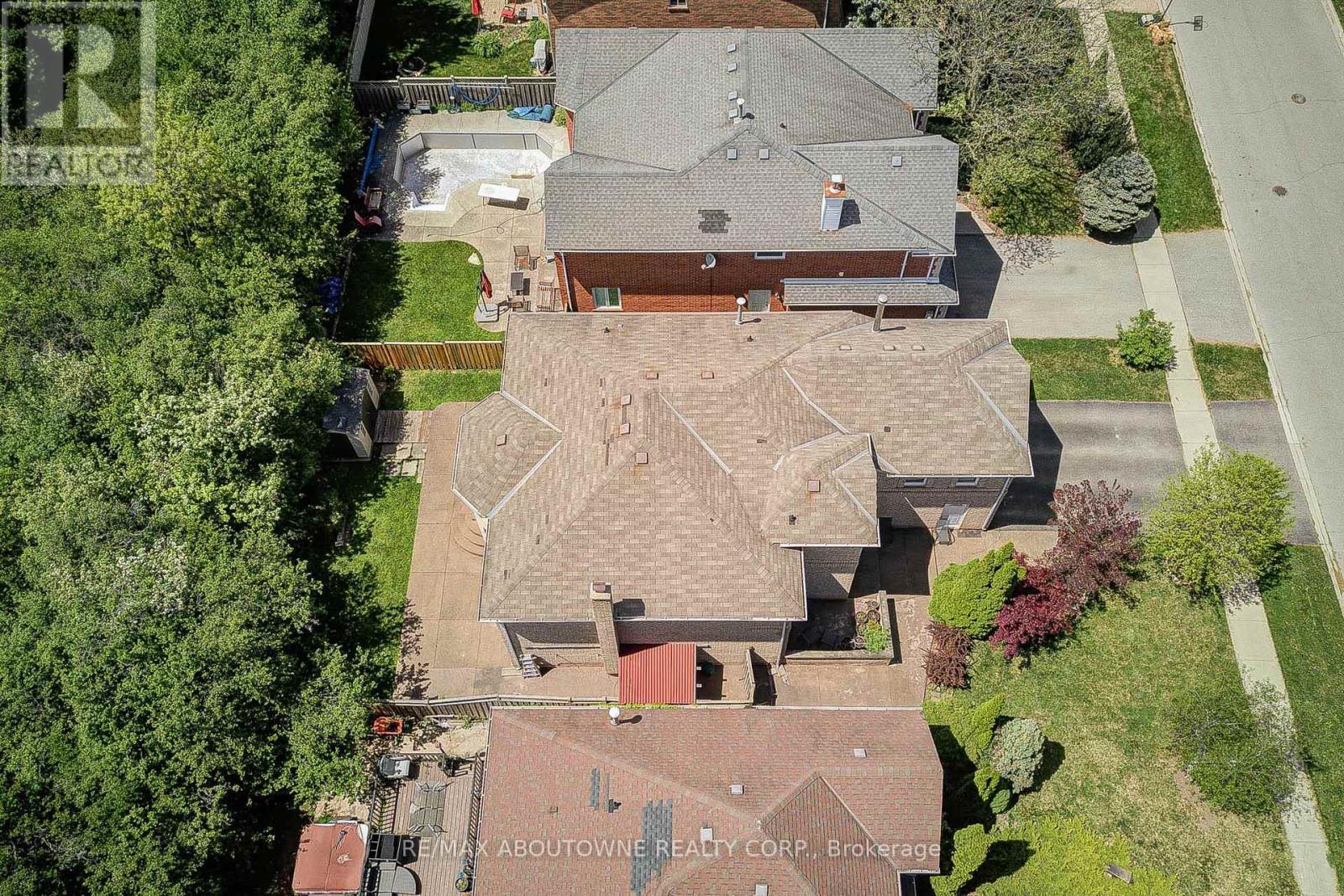 318 Northwood Drive, Oakville, Ontario  L6M 1M7 - Photo 11 - W12178879