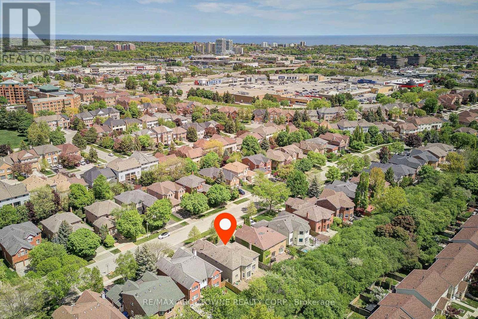 318 Northwood Drive, Oakville, Ontario  L6M 1M7 - Photo 8 - W12178879