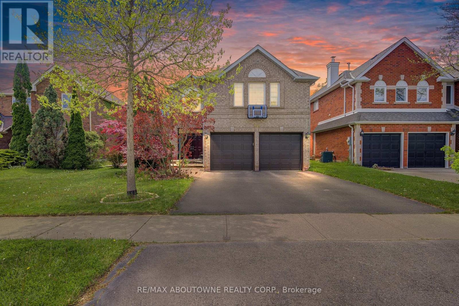 318 Northwood Drive, Oakville, Ontario  L6M 1M7 - Photo 2 - W12178879
