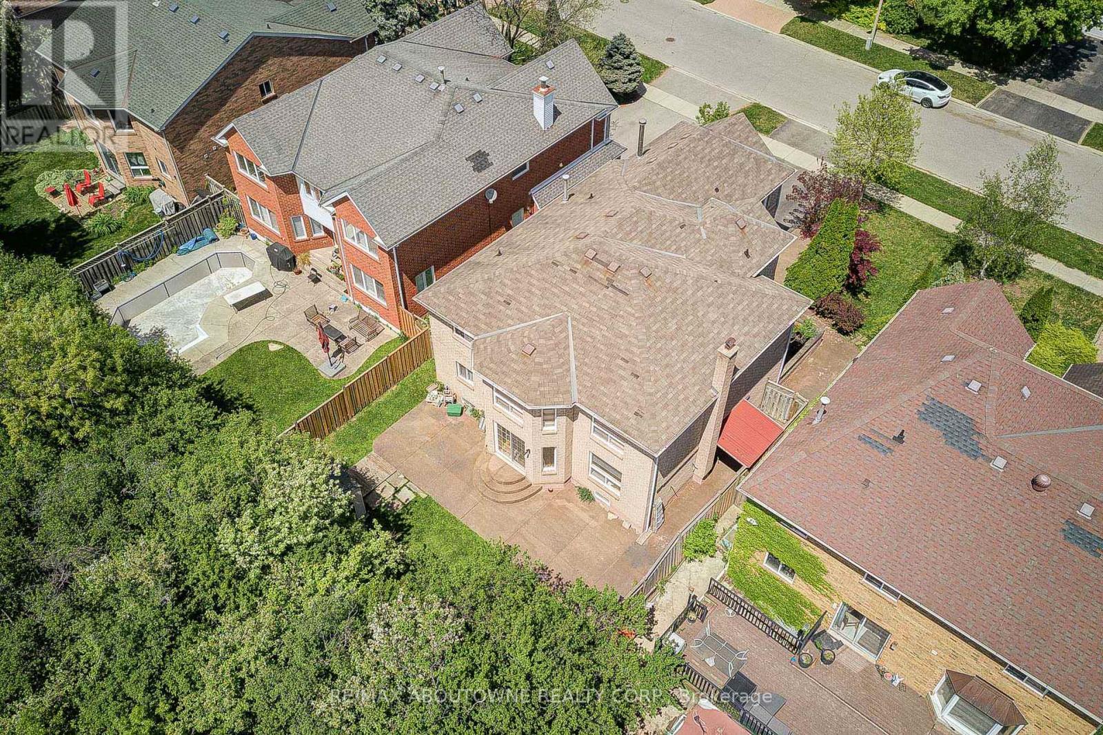 318 Northwood Drive, Oakville, Ontario  L6M 1M7 - Photo 12 - W12178879