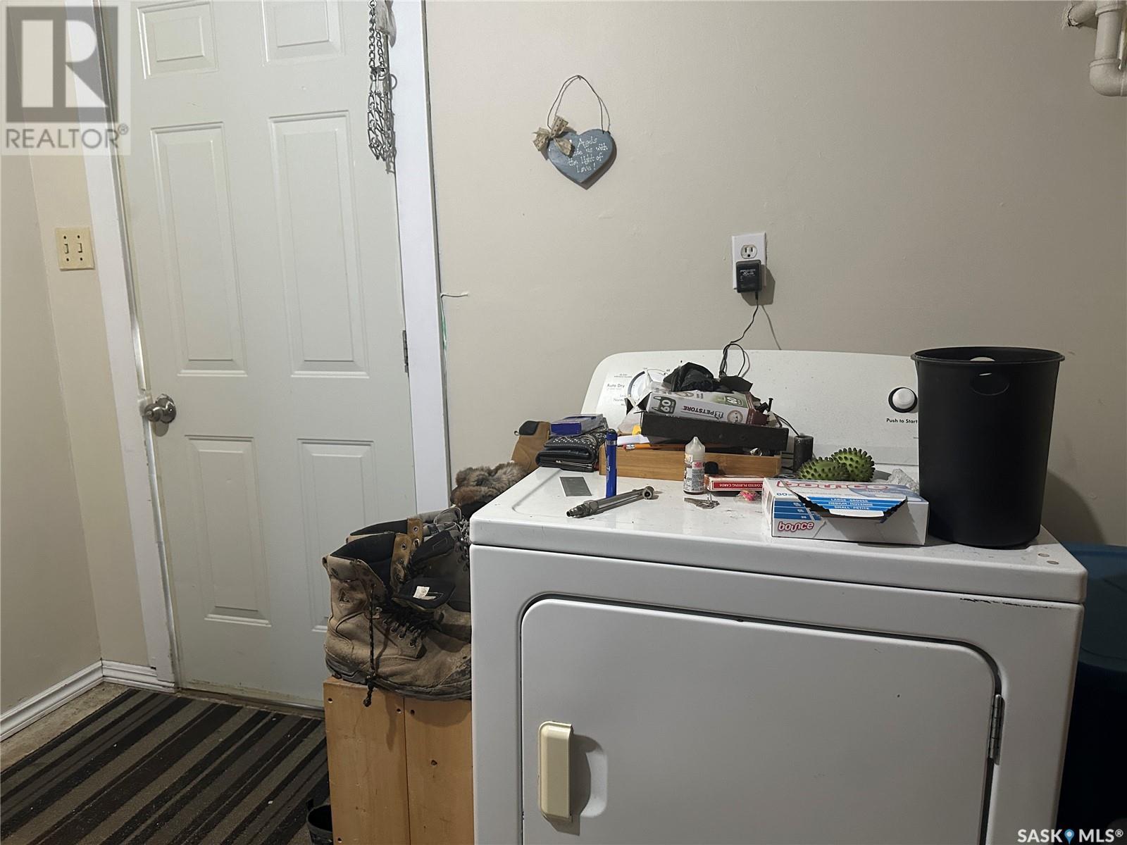 102 9th Street Ne, Weyburn, Saskatchewan  S4H 1E7 - Photo 14 - SK007456