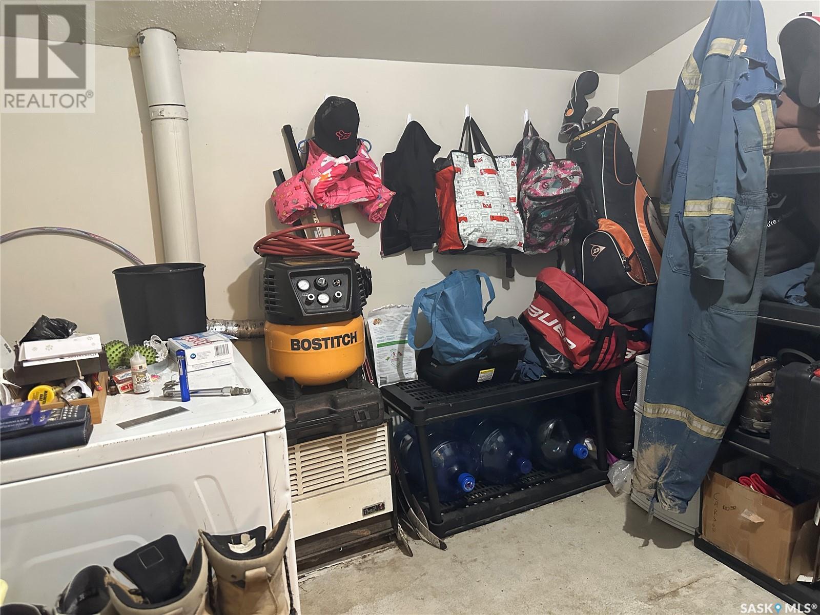 102 9th Street Ne, Weyburn, Saskatchewan  S4H 1E7 - Photo 15 - SK007456