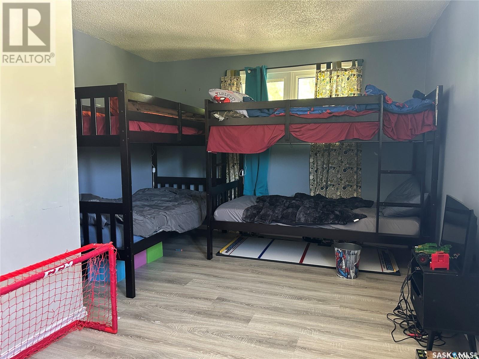 102 9th Street Ne, Weyburn, Saskatchewan  S4H 1E7 - Photo 16 - SK007456