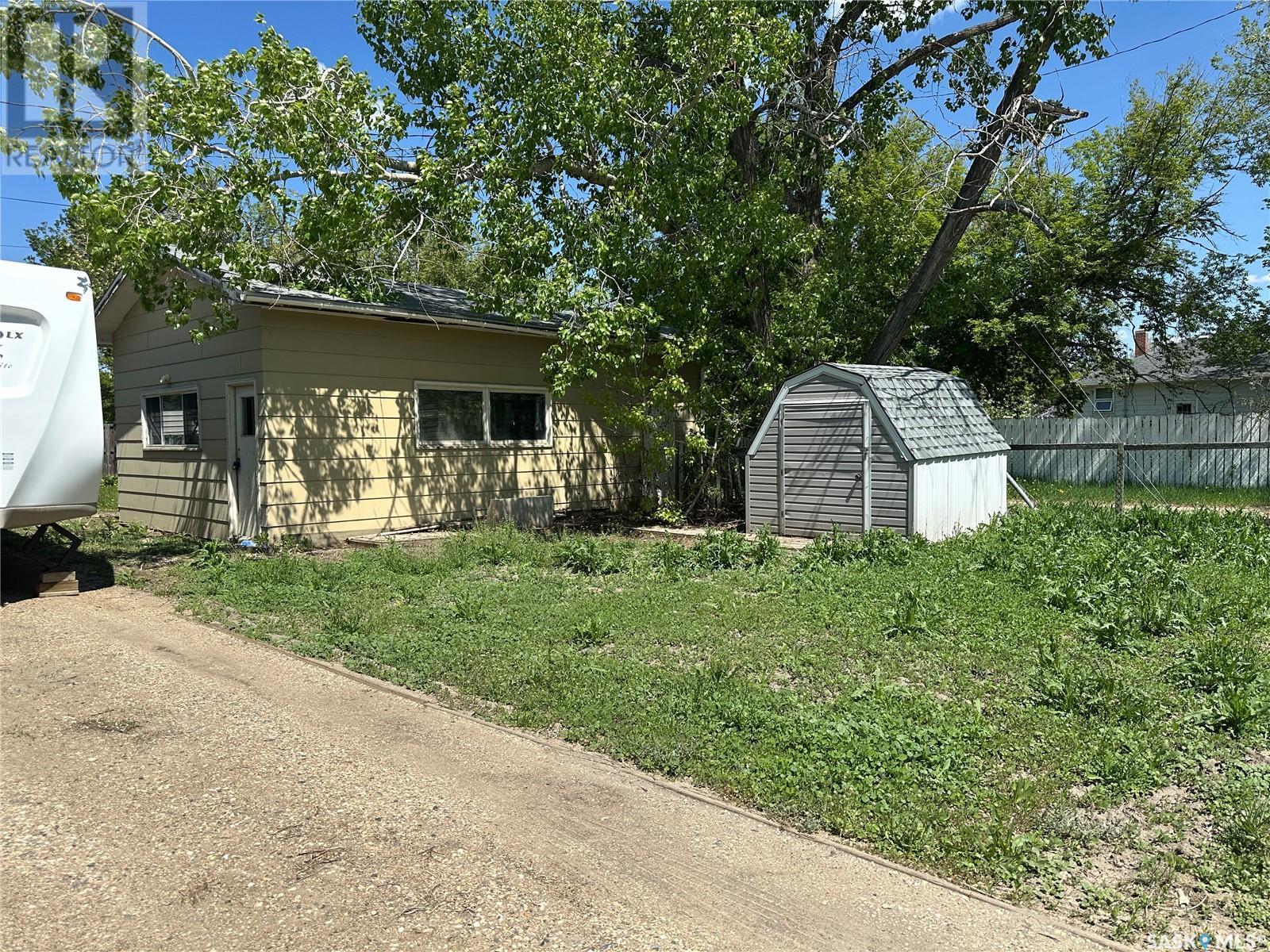 102 9th Street Ne, Weyburn, Saskatchewan  S4H 1E7 - Photo 25 - SK007456